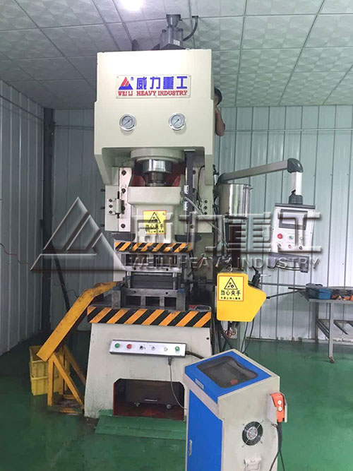 液壓沖床客戶車間使用中