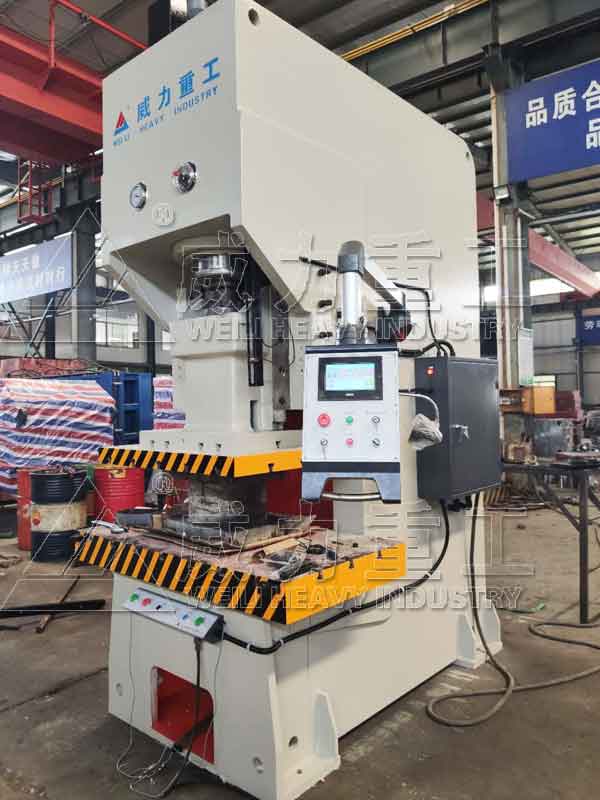 C形液壓沖床車間調試